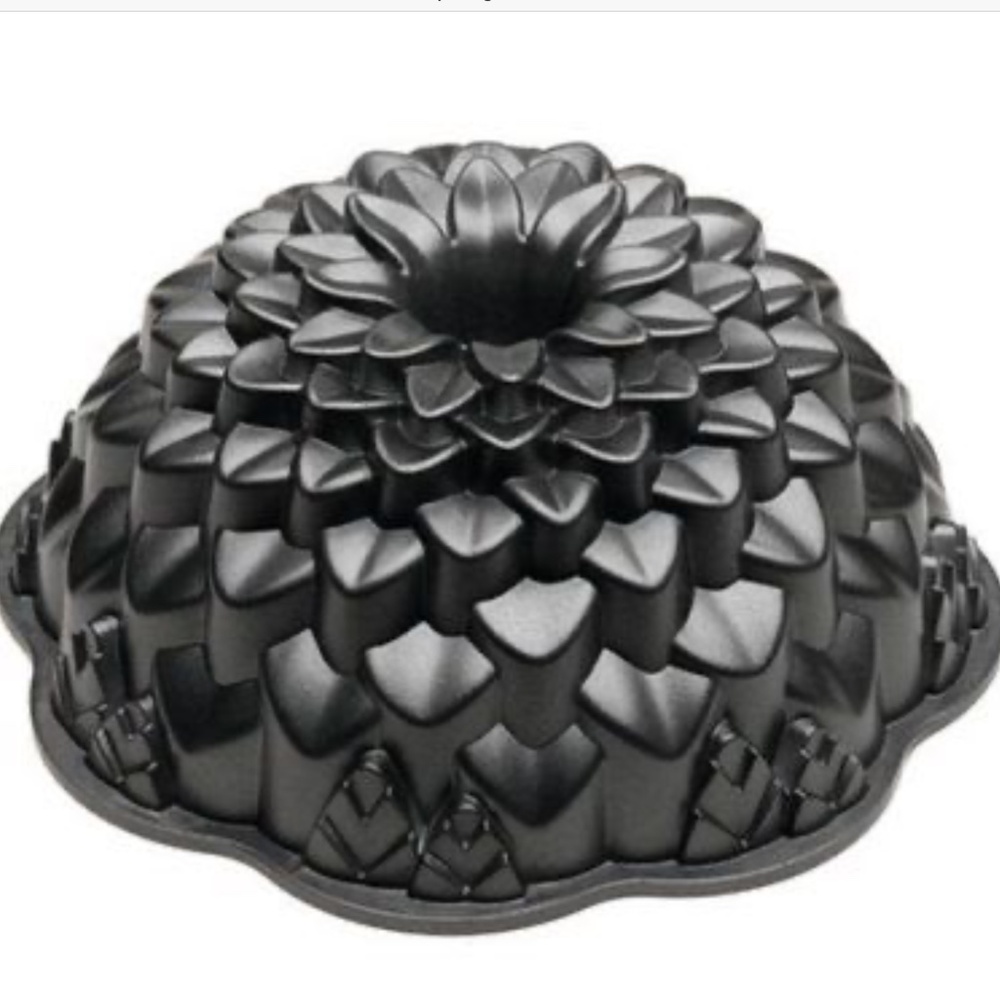 Platinum Collection Nordic Ware Chrysanthemum Bundt Pan